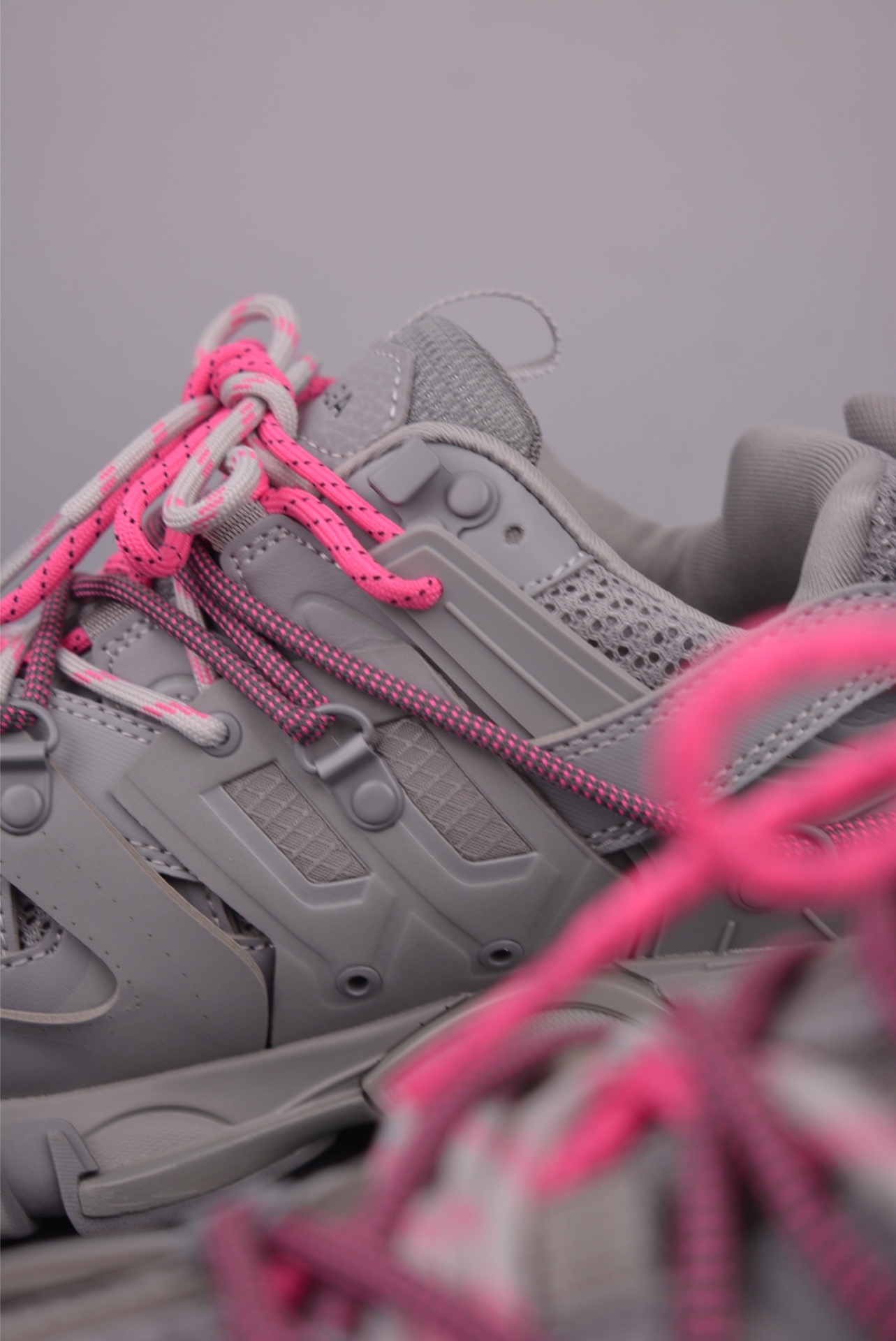 Balenciaga Track Tech — Grey / Pink — 800590 WTRHK — foto 4